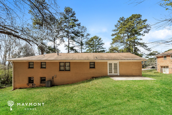 Building Photo - Charming Brick Home in Austell, GA