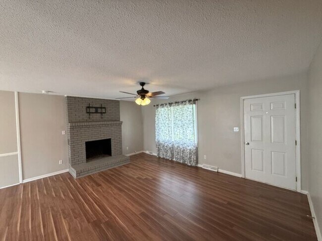 Foto del edificio - T.R. Lawing Realty Property