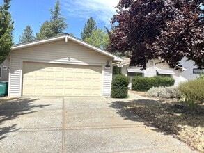Building Photo - 18888 Chickadee Ct