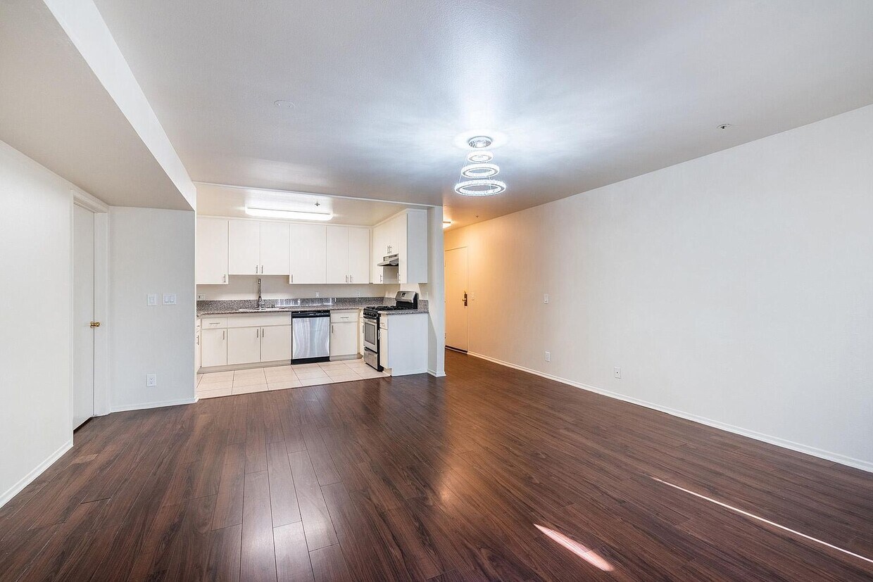 Foto principal - 14816 Friar St