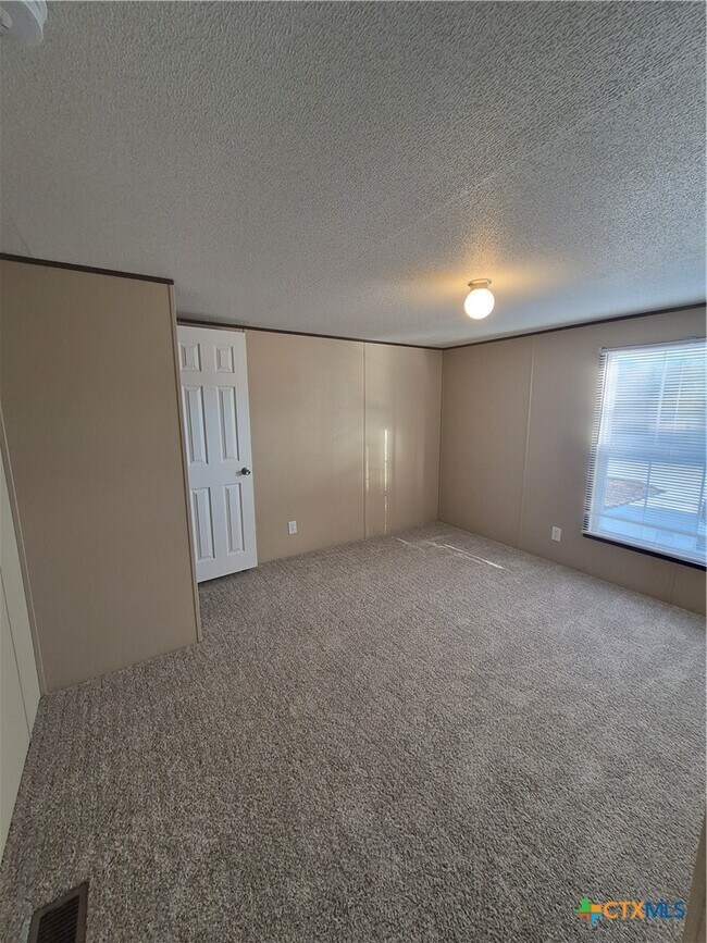 Foto del edificio - 1911 Wald Rd