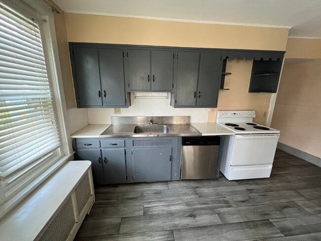 4 Bedroom House - 4 Bedroom House