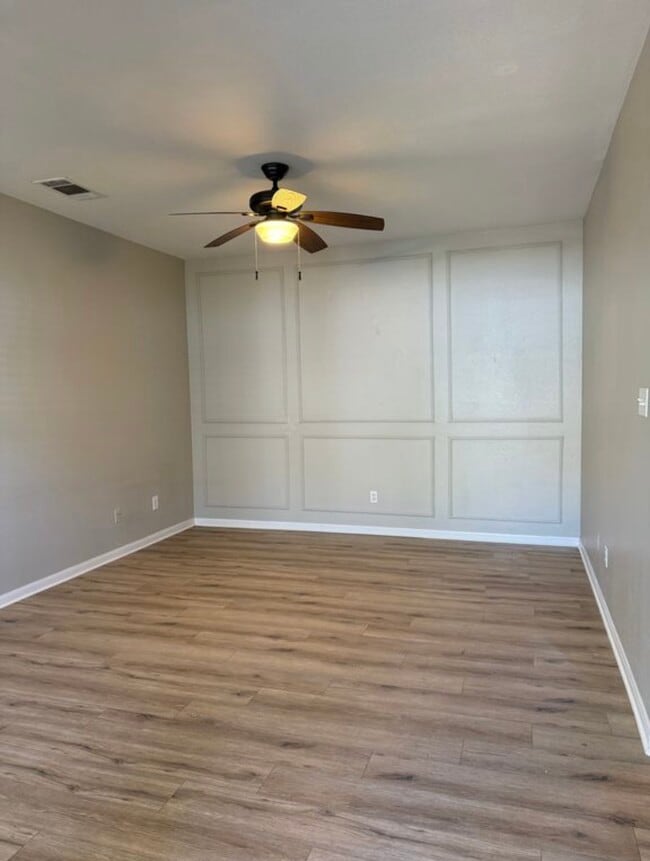Building Photo - 2827 Southampton Way