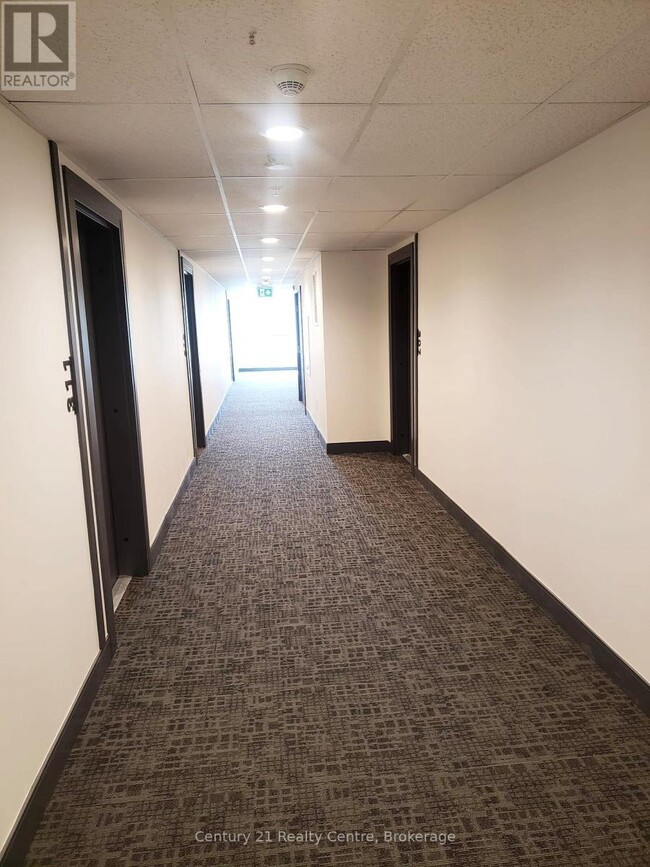 Building Photo - 1 Wellington St