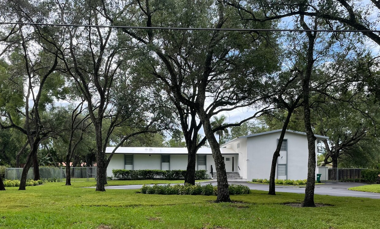 Foto principal - 9811 SW 96th St