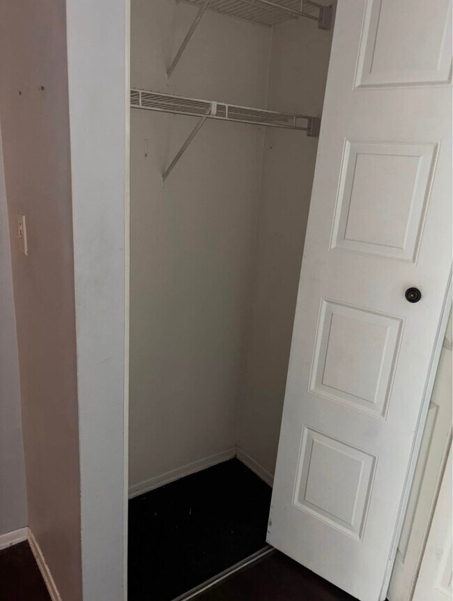Building Photo - 135 Burgundy Hill Ln