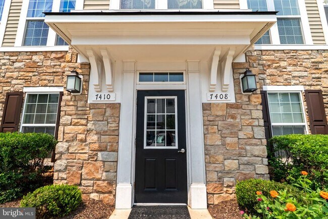 Foto del edificio - 7410 Riding Meadow Way