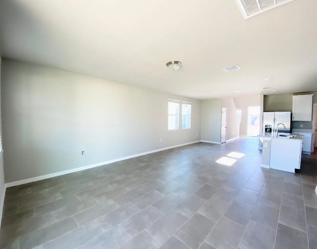 Building Photo - 573 Sun Warbler Wy
