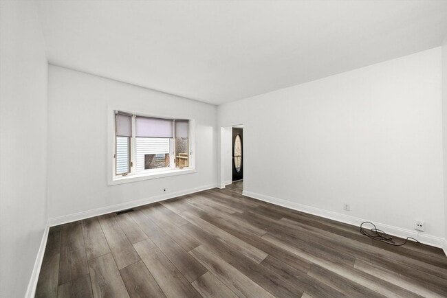 Building Photo - 3227 S Wells St