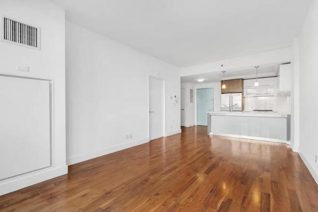 Foto del edificio - 2 bedroom in Brooklyn NY 11211