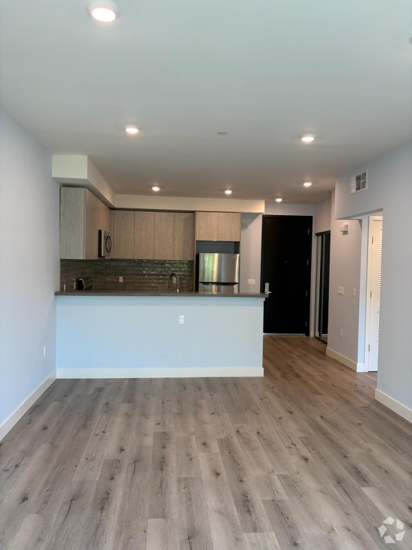 Building Photo - 10739 Kling St