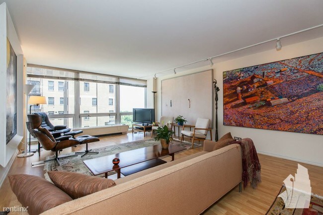 Foto del edificio - 2440 N Lakeview Ave