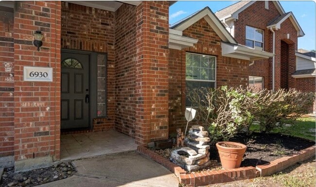 Building Photo - 6930 Atasca Creek Dr