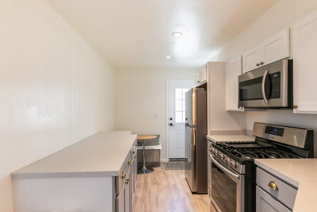 Building Photo - 7056 Ramsgate Ave