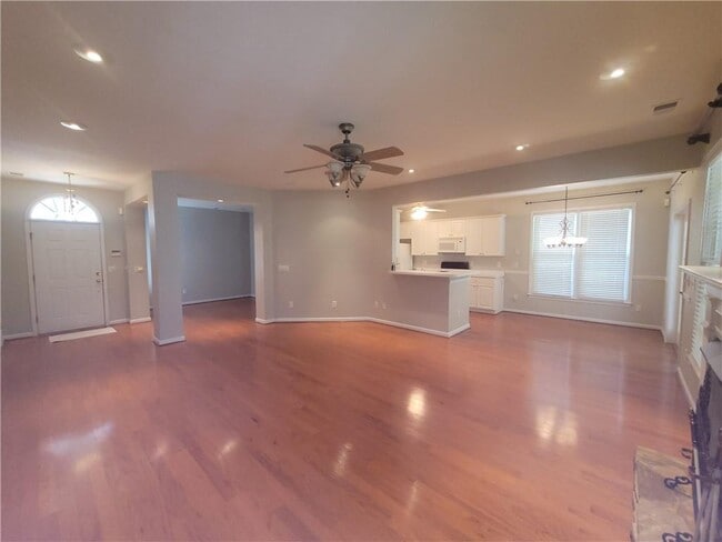 Building Photo - 304 Laurel Glen Crossing