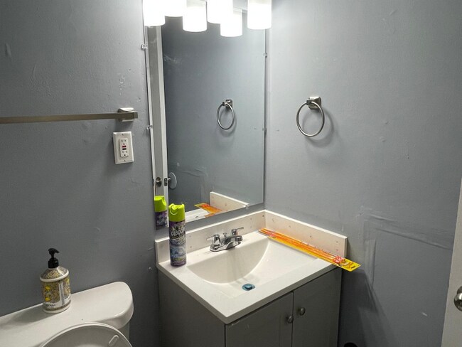 Foto del edificio - 7178 Donnell Pl
