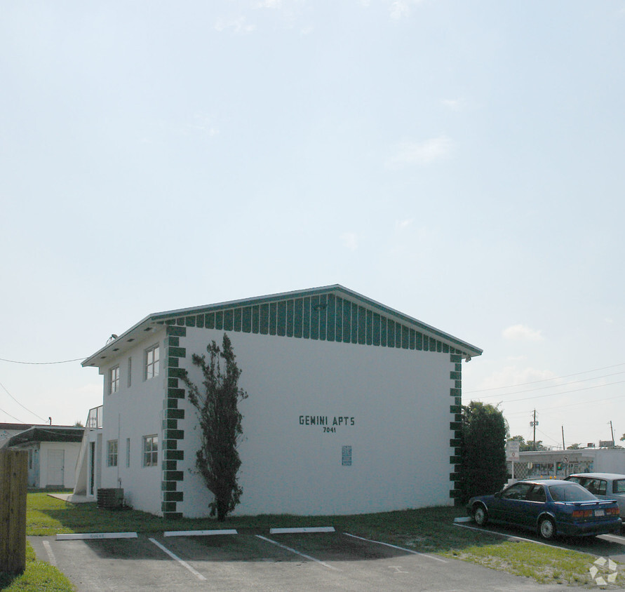 Building Photo - 7041 Pembroke Rd