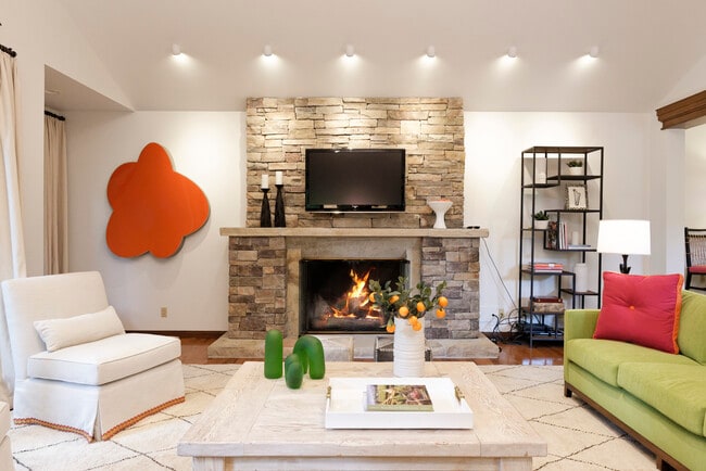 Building Photo - 207 N 2nd St