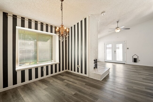 Building Photo - 1813 Sherwood Pl