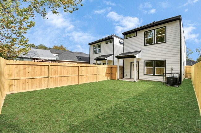 Foto del edificio - 8409 Sunnyhill St