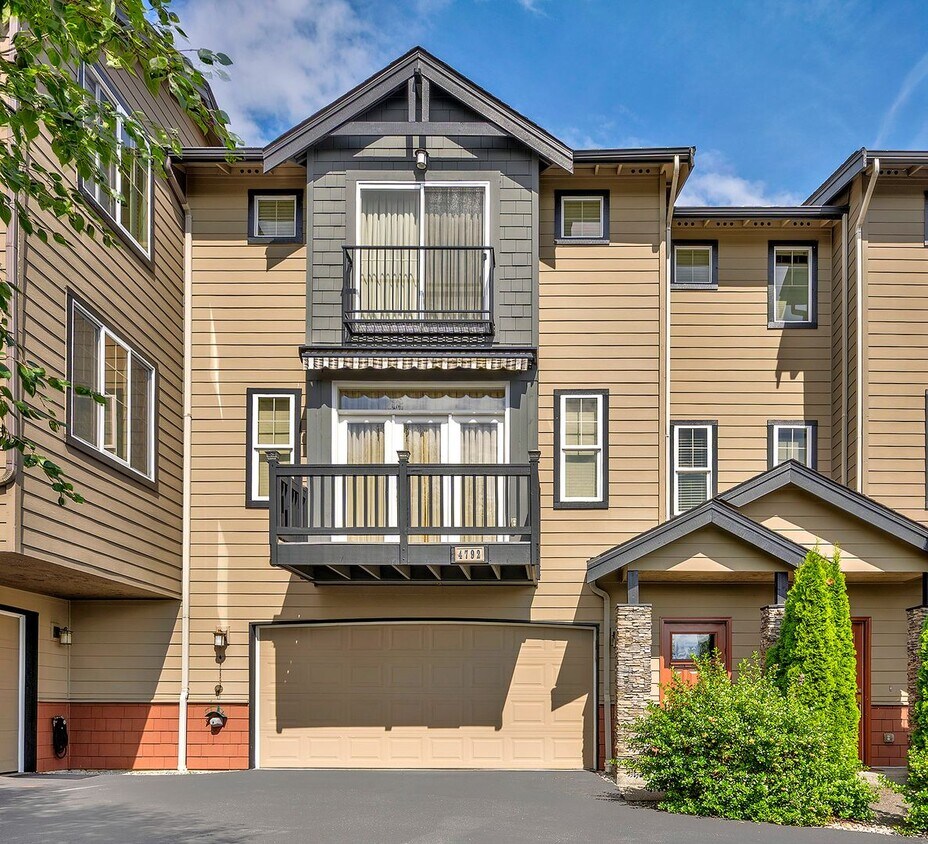 Primary Photo - Mukilteo Townhome