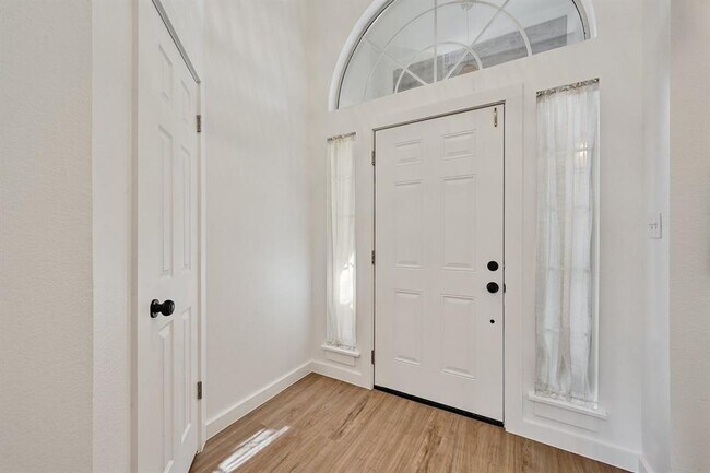 Foto del edificio - 2738 Winding Brook Dr