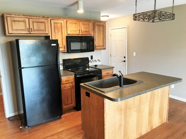 Building Photo - 3D Tour Available - 1-Car Garage + Fenced-in Yard + LVT Flooring! Available July 3rd!