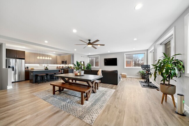 Foto del edificio - 2304 W Jackson Blvd