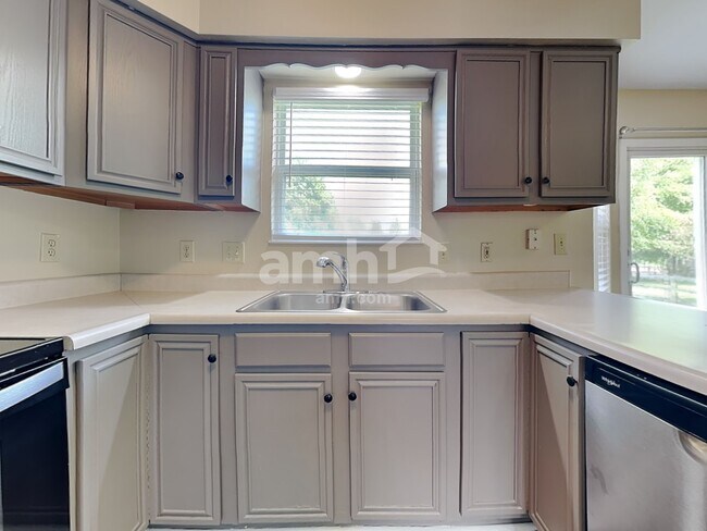 Foto del edificio - 6340 Deermeade Dr