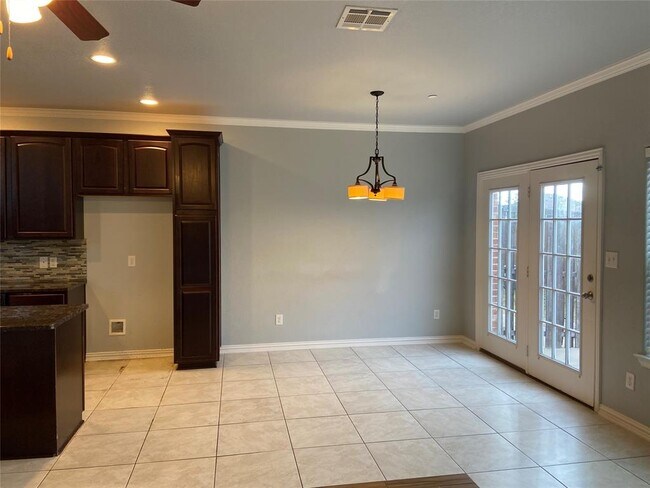 Building Photo - 706 S Jupiter Rd