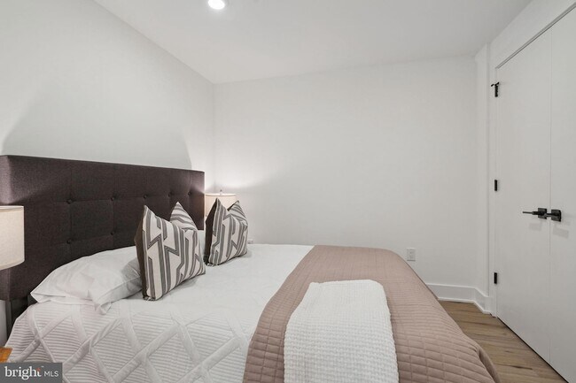 Building Photo - 139 W Chelten Ave