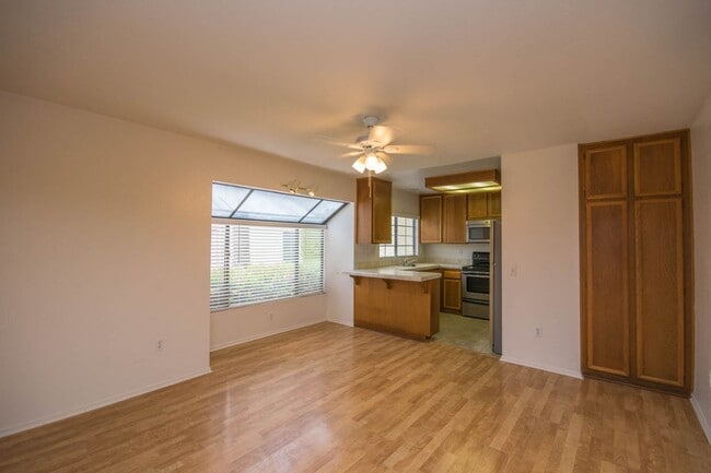 Foto del edificio - Spacious Dual-Master Condo!