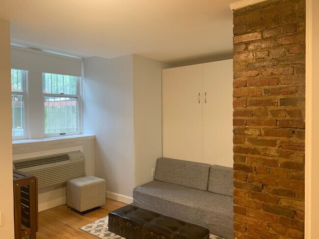 Foto del edificio - DC Studio in "Old City"  - Furnished!! Murphy bed & small sofa.