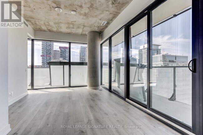 Building Photo - 161-2161 Roehampton Ave