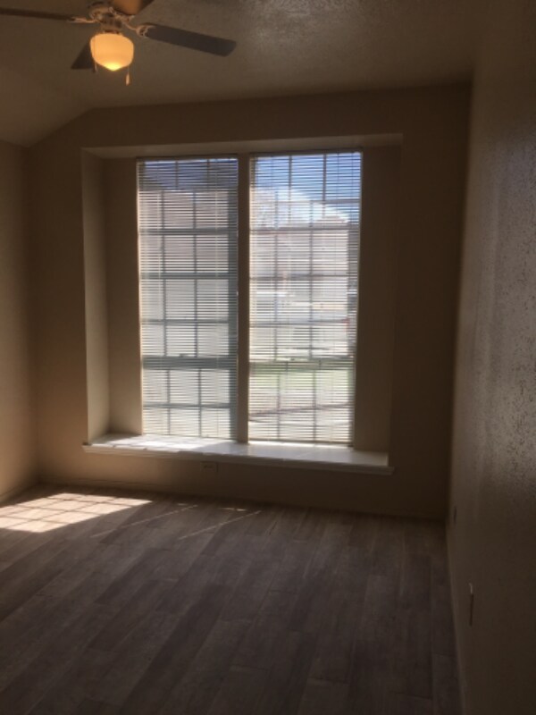 Building Photo - 107 Almond Dr