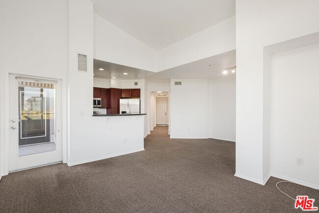 Foto del edificio - 6400 Crescent Prk E