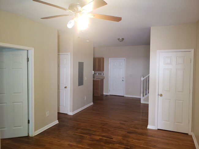 Foto del edificio - MUST HAVE FOUR BEDROOM SECTION 8 VOUCHER