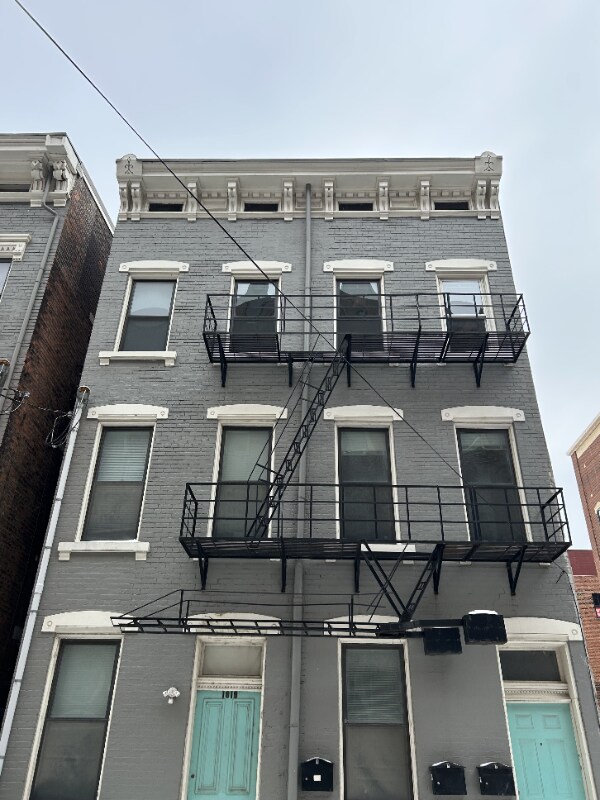 Foto del edificio - 1818 Logan St