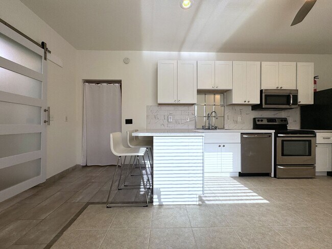 Foto del edificio - AVAILABLE NOW! RENOVATED 1 Bedroom 1 Bathr...