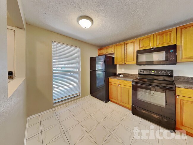 Building Photo - 10217 Carriage Glen Ct