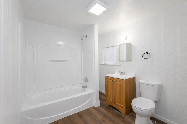 Foto del edificio - 1825 S Topeka Ave