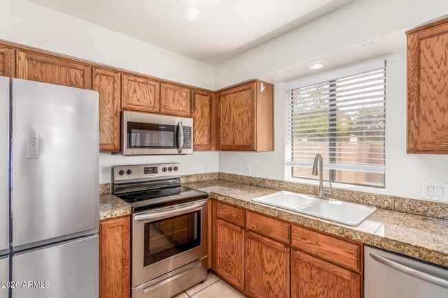 Building Photo - 13627 N Hamilton Dr