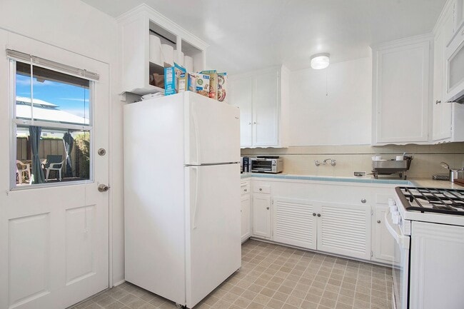 Building Photo - Comfortable 1 Bedroom Cottage Located in t...
