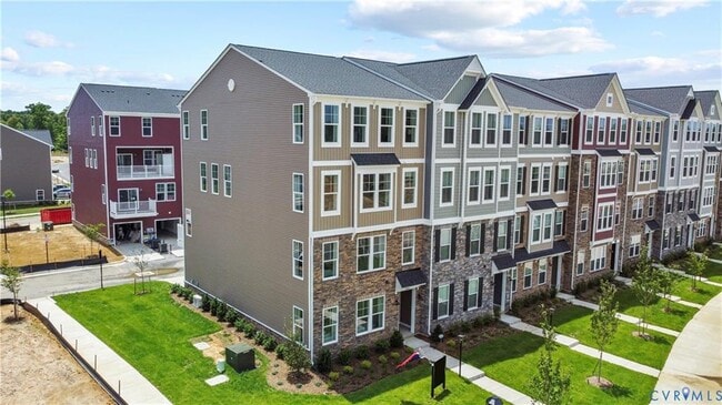 Foto del edificio - 809 Birchwood Hl Pl