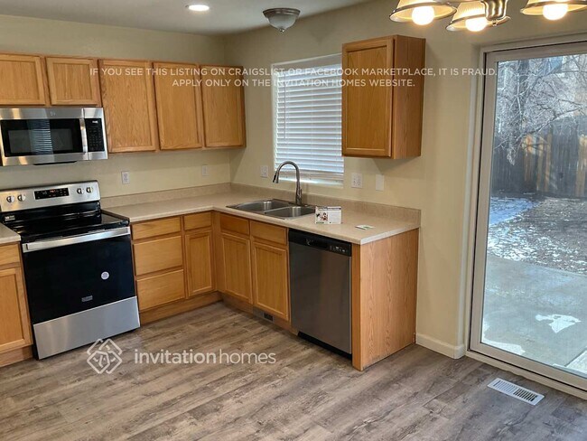 Foto del edificio - 8450 Shadow Run Ln