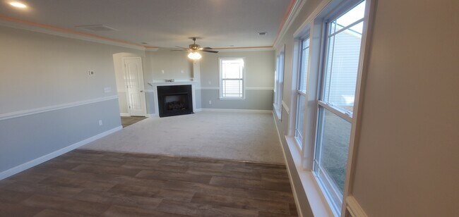 Building Photo - 688 Spartan Commodor Ln