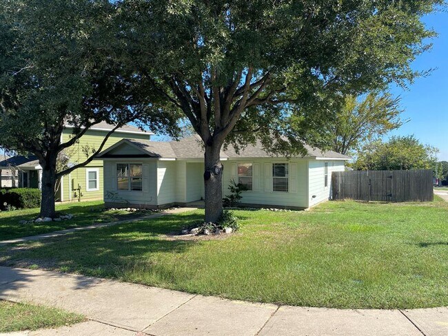 Foto del edificio - 11901 Briarcreek Loop