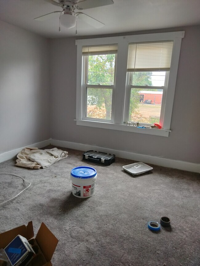 upstairs front bedrooom - 612 2nd St