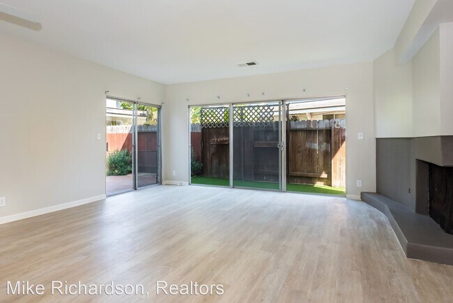 Building Photo - 749 Casiano Dr