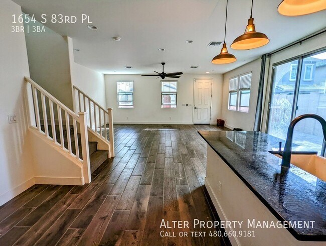 Building Photo - Gorgeous 3 bed/2.5 Bath Newer East Mesa Home
